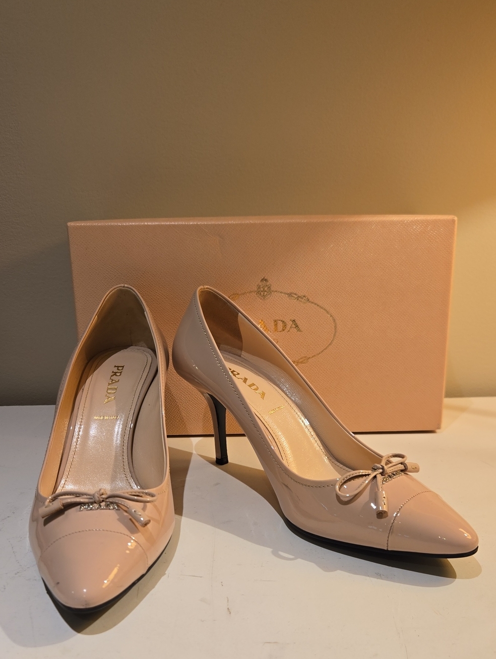 Prada Calzature Donna Vernice Pumps in Cipria